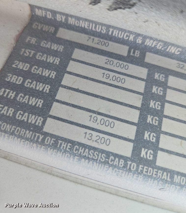 image for item EN8199 2005 Mack CV513 ready mix truck