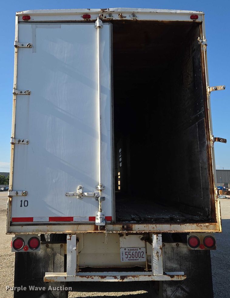 image for item EN8227 1972 Fruehauf dry van trailer