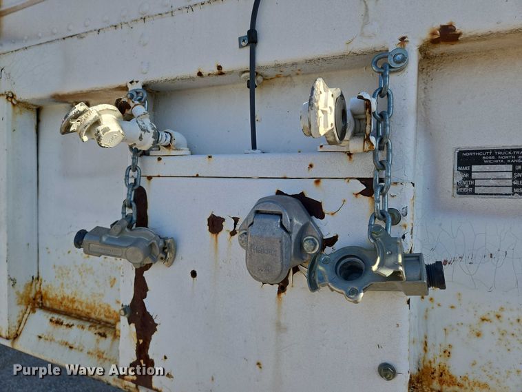 image for item EN8227 1972 Fruehauf dry van trailer