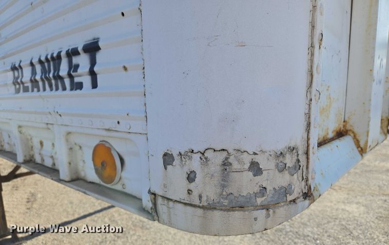 image for item EN8227 1972 Fruehauf dry van trailer