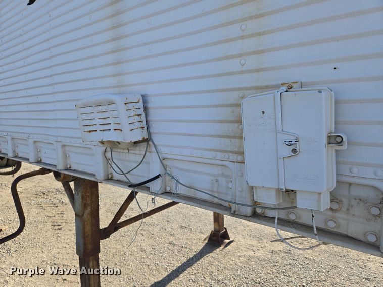 image for item EN8227 1972 Fruehauf dry van trailer