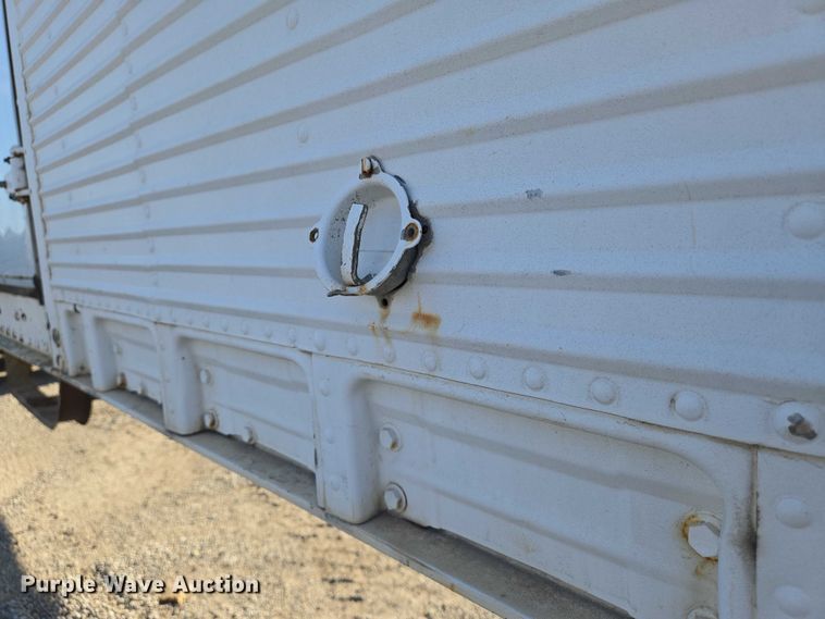 image for item EN8227 1972 Fruehauf dry van trailer