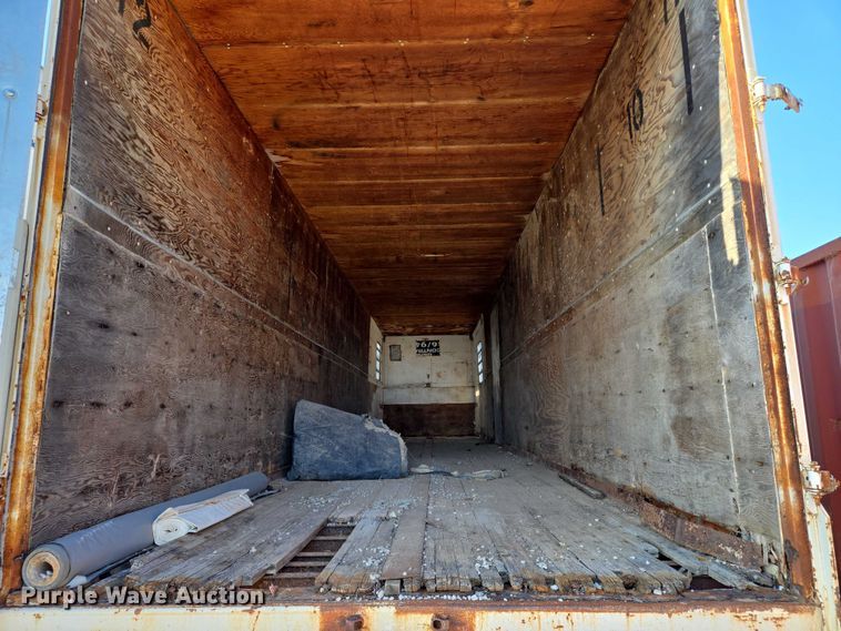 image for item EN8227 1972 Fruehauf dry van trailer