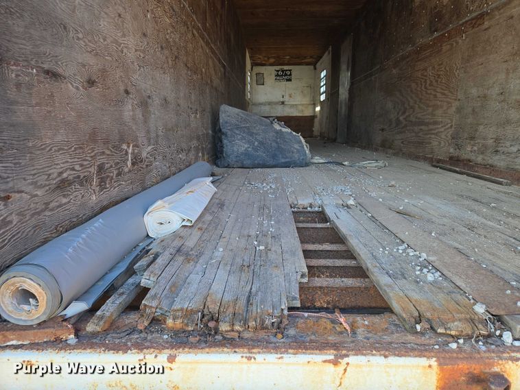 image for item EN8227 1972 Fruehauf dry van trailer