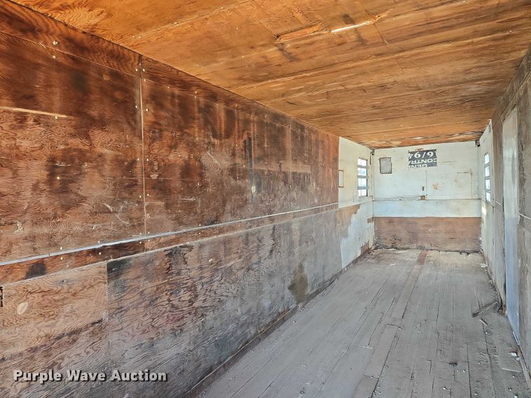 image for item EN8227 1972 Fruehauf dry van trailer