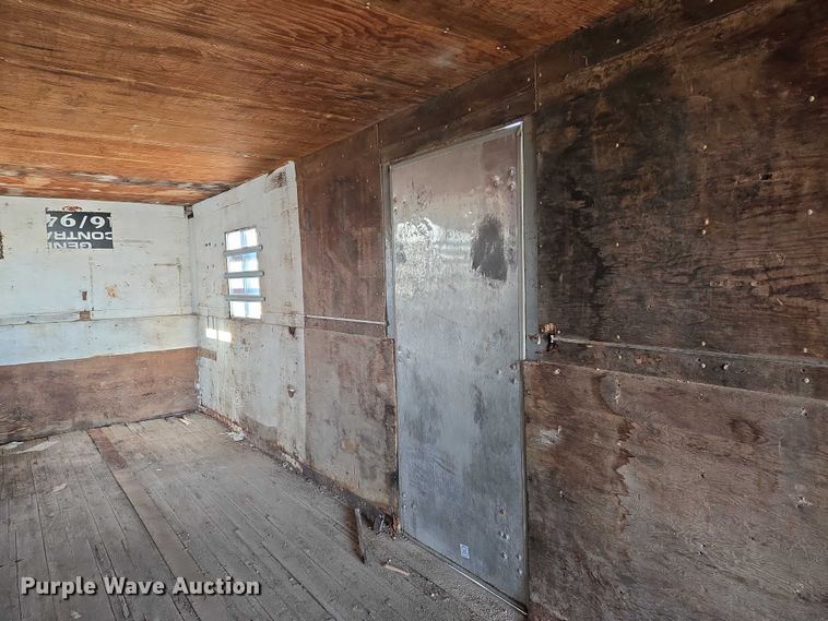 image for item EN8227 1972 Fruehauf dry van trailer