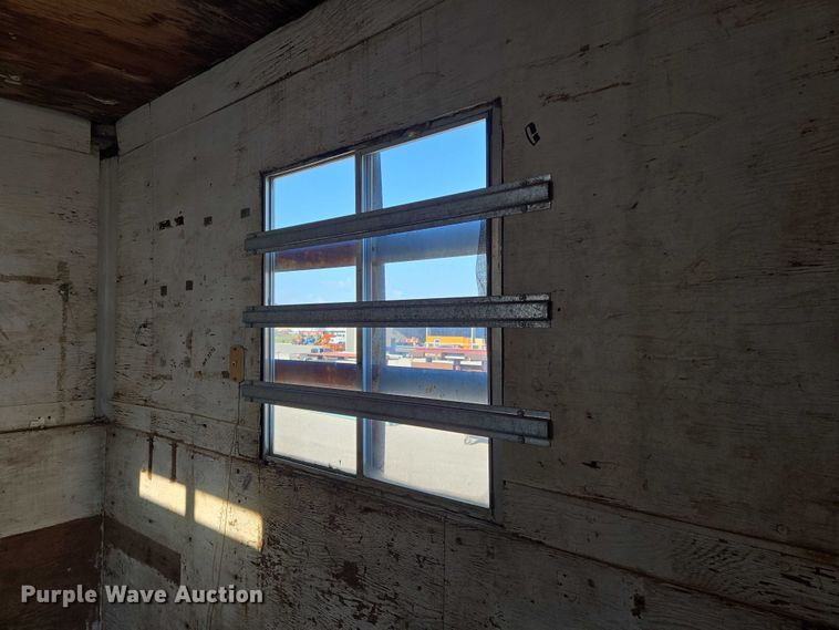 image for item EN8227 1972 Fruehauf dry van trailer