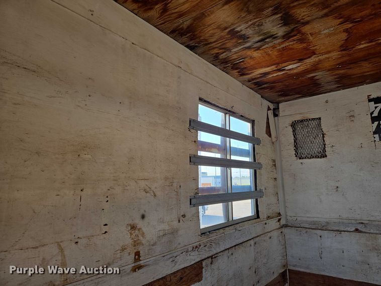 image for item EN8227 1972 Fruehauf dry van trailer