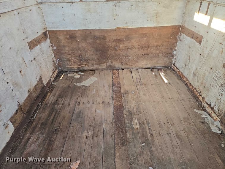 image for item EN8227 1972 Fruehauf dry van trailer