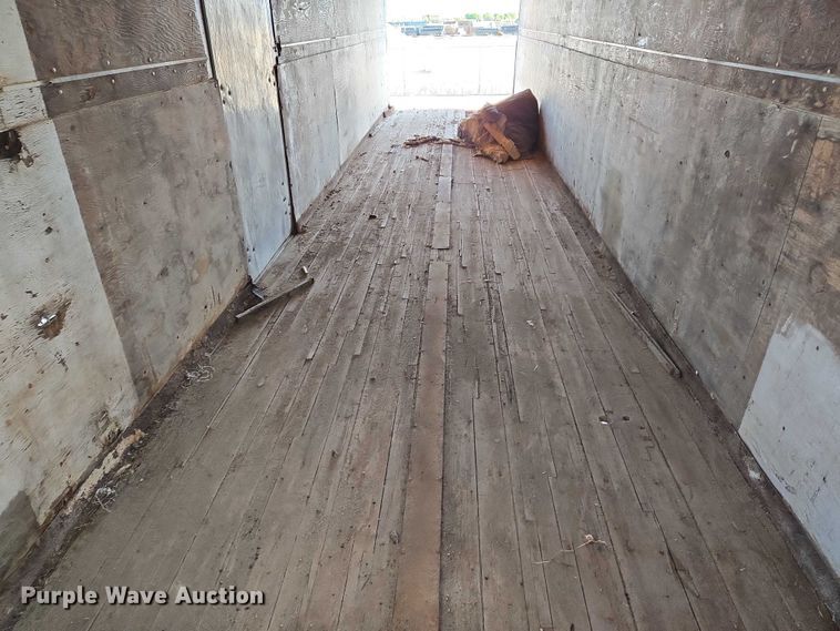 image for item EN8227 1972 Fruehauf dry van trailer