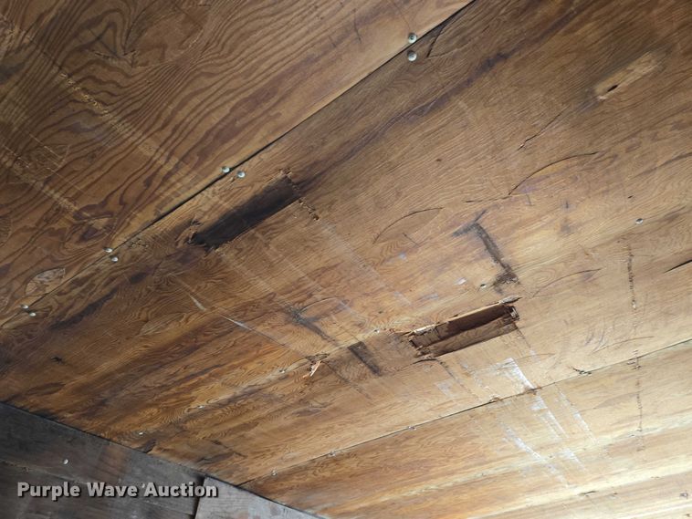 image for item EN8227 1972 Fruehauf dry van trailer