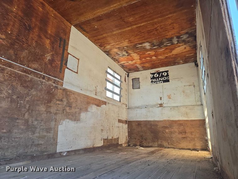 image for item EN8227 1972 Fruehauf dry van trailer