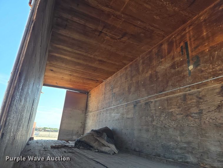 image for item EN8227 1972 Fruehauf dry van trailer