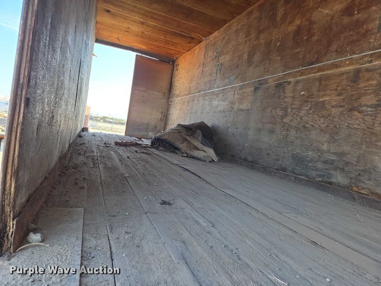 image for item EN8227 1972 Fruehauf dry van trailer