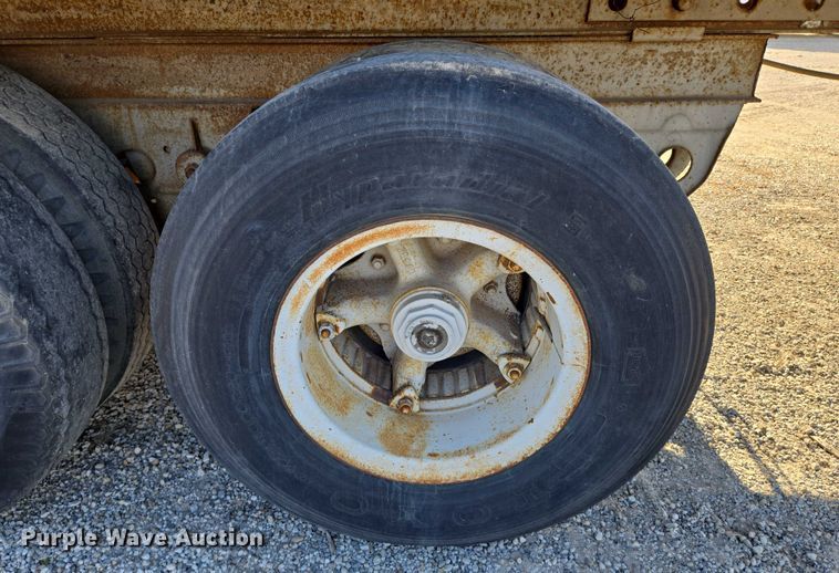 image for item EN8227 1972 Fruehauf dry van trailer