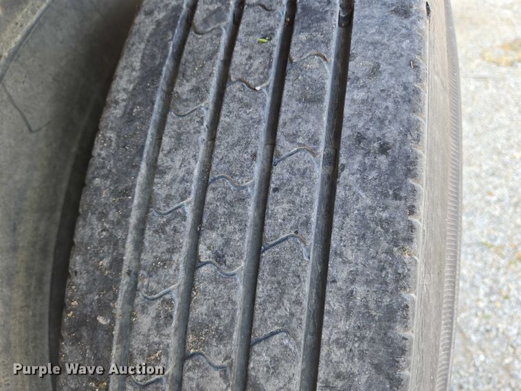 image for item EN8227 1972 Fruehauf dry van trailer