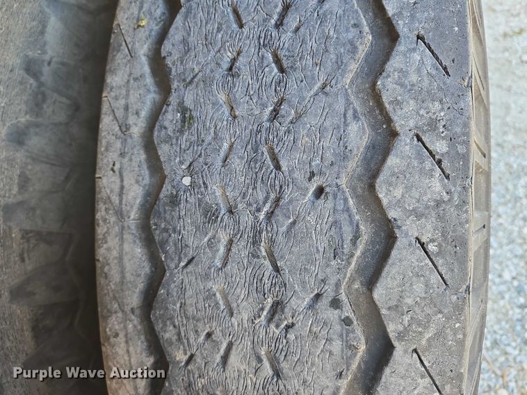 image for item EN8227 1972 Fruehauf dry van trailer