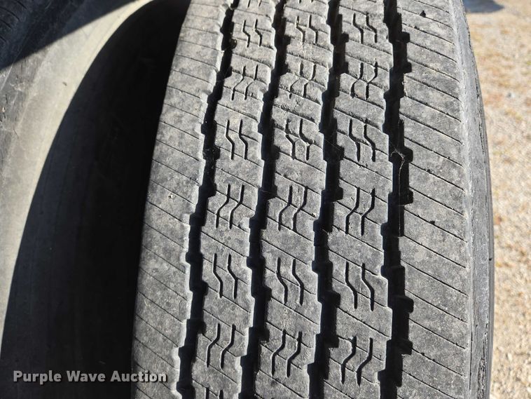 image for item EN8227 1972 Fruehauf dry van trailer