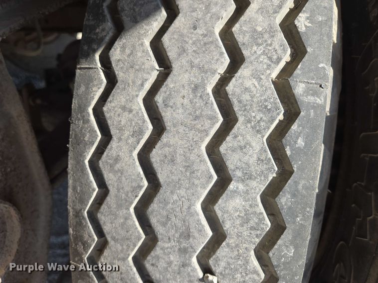 image for item EN8227 1972 Fruehauf dry van trailer