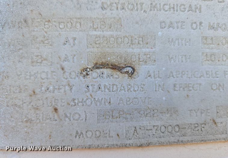 image for item EN8227 1972 Fruehauf dry van trailer