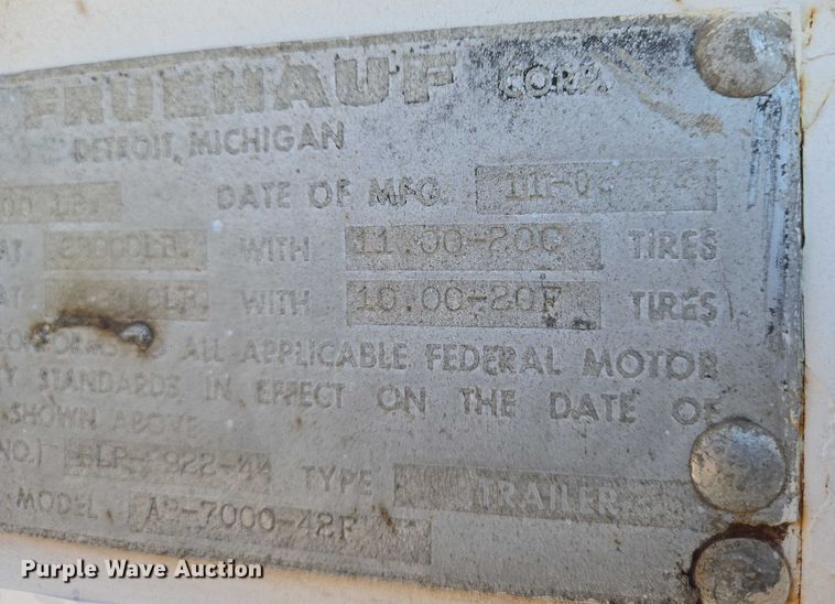 image for item EN8227 1972 Fruehauf dry van trailer