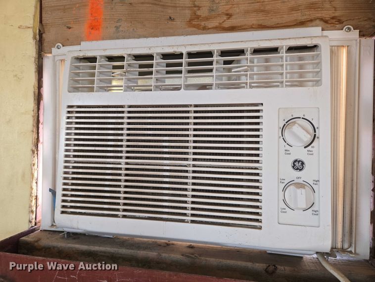 image for item EN8228 1988 Utility dry van office trailer