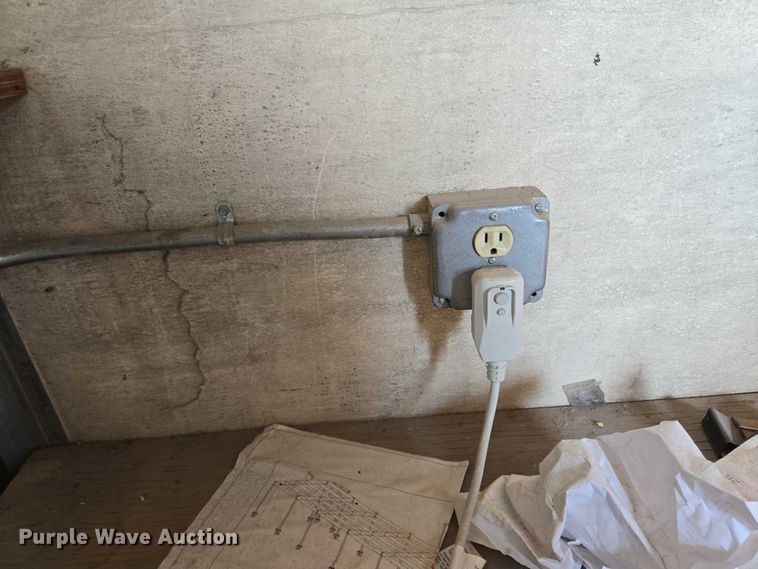 image for item EN8228 1988 Utility dry van office trailer