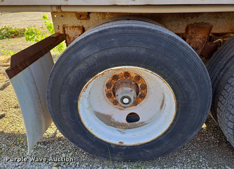 image for item EN8228 1988 Utility dry van office trailer