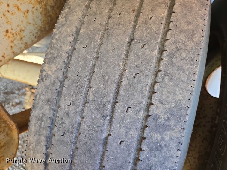 image for item EN8228 1988 Utility dry van office trailer