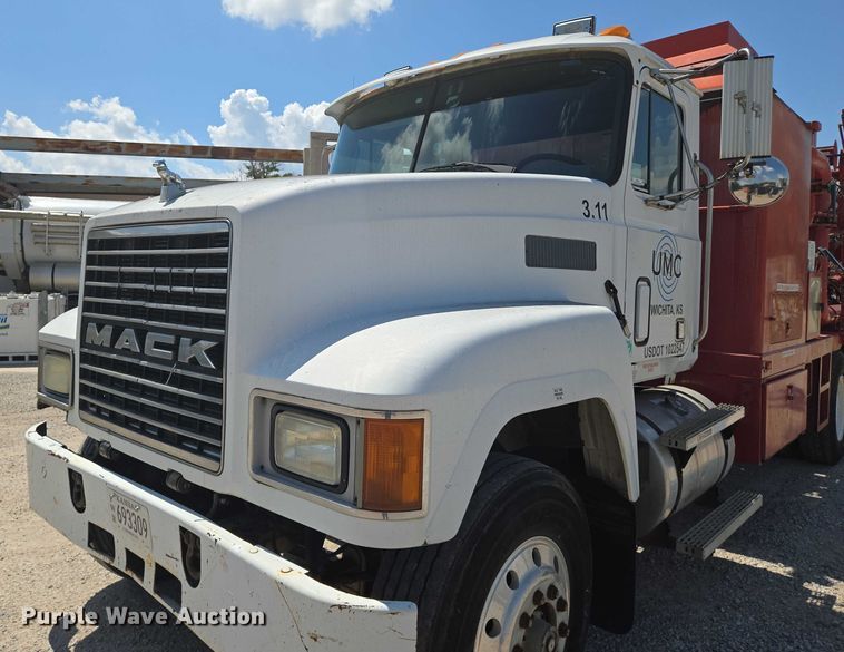 image for item EN8237 1992 Mack CH613 inversion boiler truck