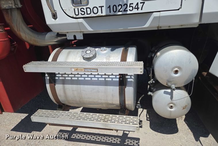 image for item EN8237 1992 Mack CH613 inversion boiler truck