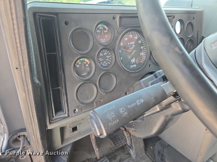 image for item EN8237 1992 Mack CH613 inversion boiler truck