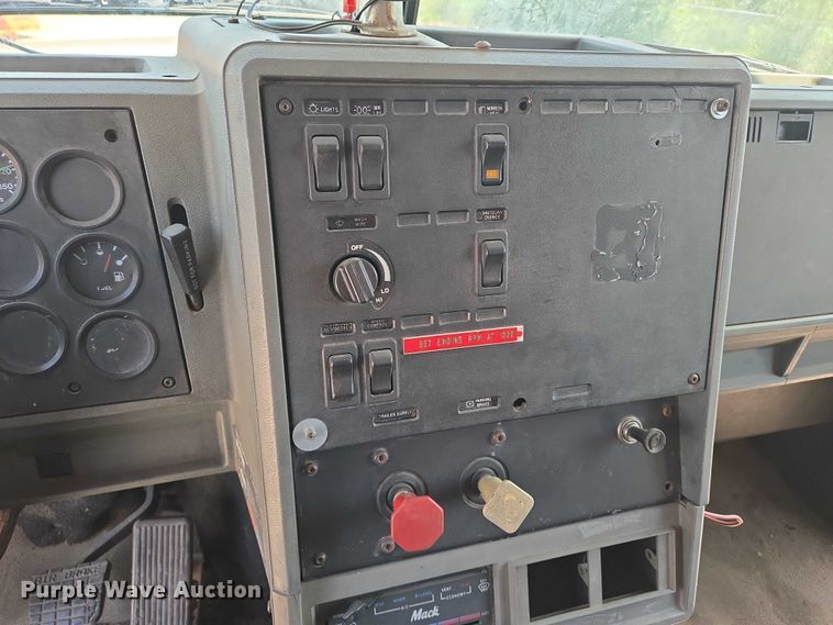 image for item EN8237 1992 Mack CH613 inversion boiler truck