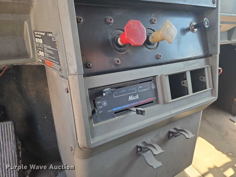 image for item EN8237 1992 Mack CH613 inversion boiler truck