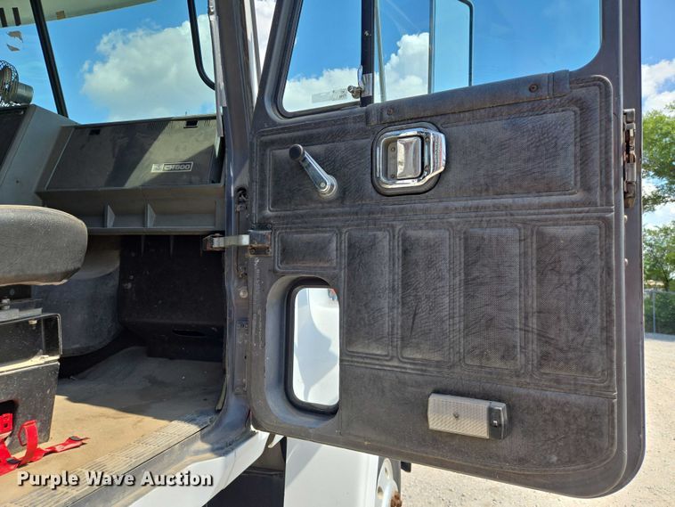 image for item EN8237 1992 Mack CH613 inversion boiler truck