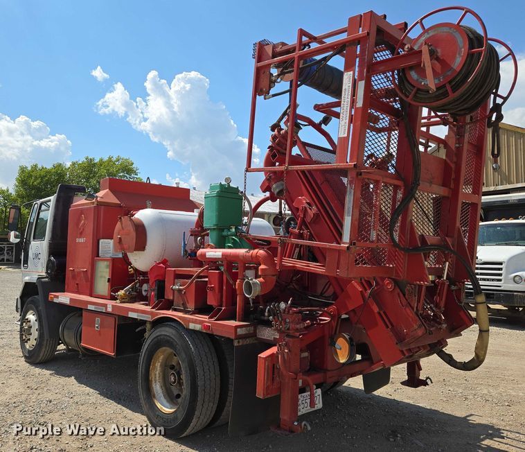 image for item EN8239 1993 Ford CF8000 inversion boiler truck 