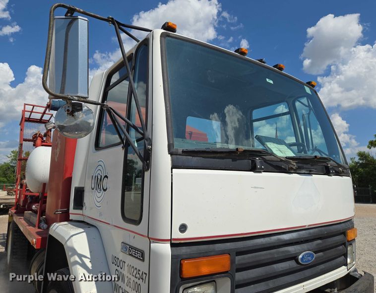 image for item EN8239 1993 Ford CF8000 inversion boiler truck 