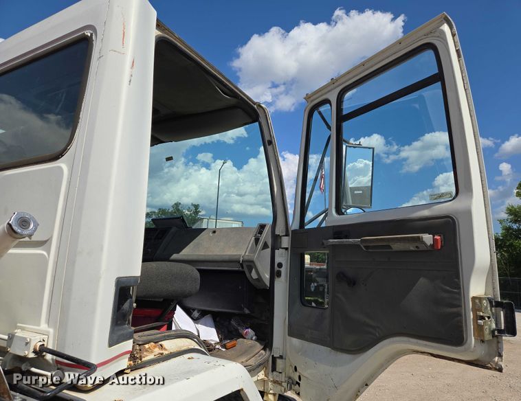 image for item EN8239 1993 Ford CF8000 inversion boiler truck 