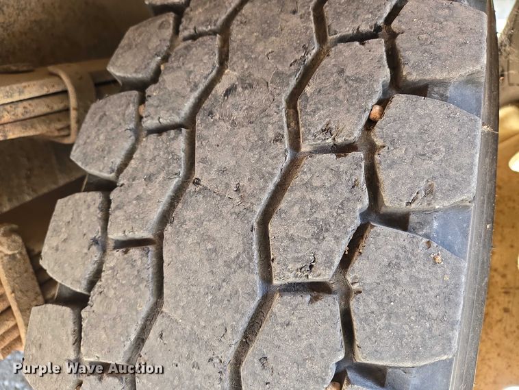 image for item EN8239 1993 Ford CF8000 inversion boiler truck 