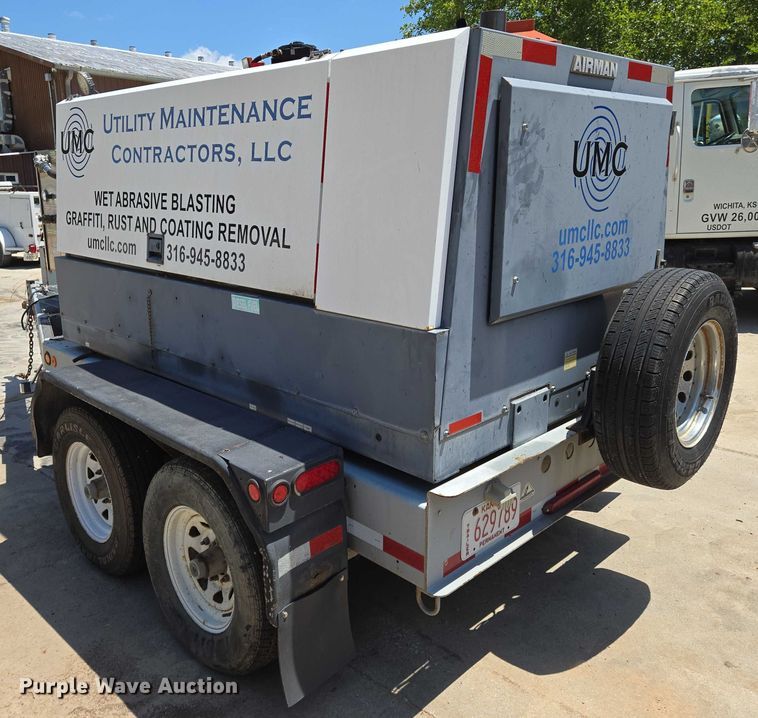 image for item EN8241 2010 EcoQuip EQ400T-A vapor abrasive blast system trailer