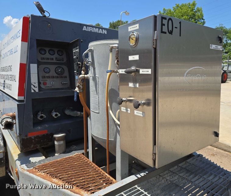 image for item EN8241 2010 EcoQuip EQ400T-A vapor abrasive blast system trailer