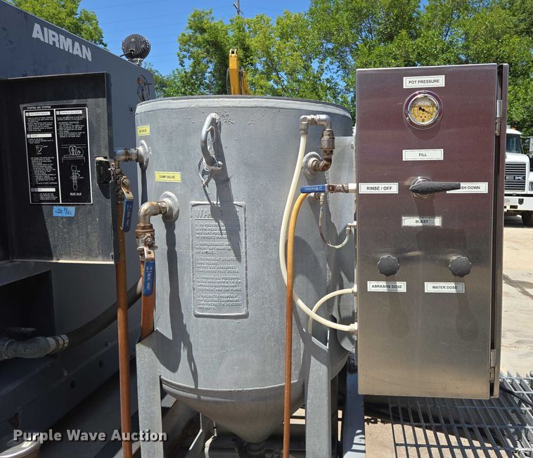 image for item EN8241 2010 EcoQuip EQ400T-A vapor abrasive blast system trailer