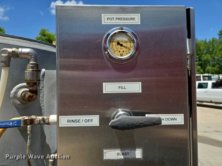 image for item EN8241 2010 EcoQuip EQ400T-A vapor abrasive blast system trailer