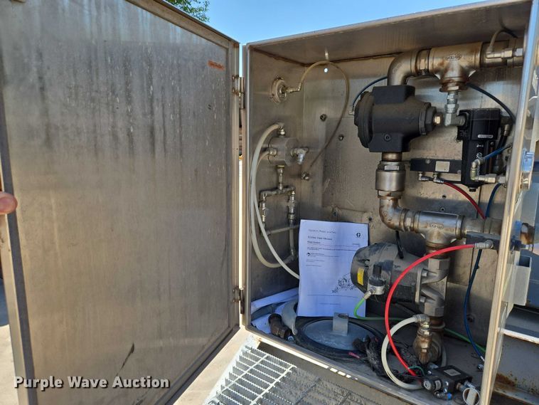 image for item EN8241 2010 EcoQuip EQ400T-A vapor abrasive blast system trailer