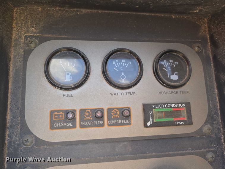 image for item EN8241 2010 EcoQuip EQ400T-A vapor abrasive blast system trailer