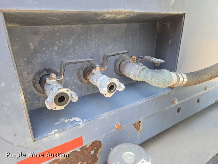 image for item EN8241 2010 EcoQuip EQ400T-A vapor abrasive blast system trailer