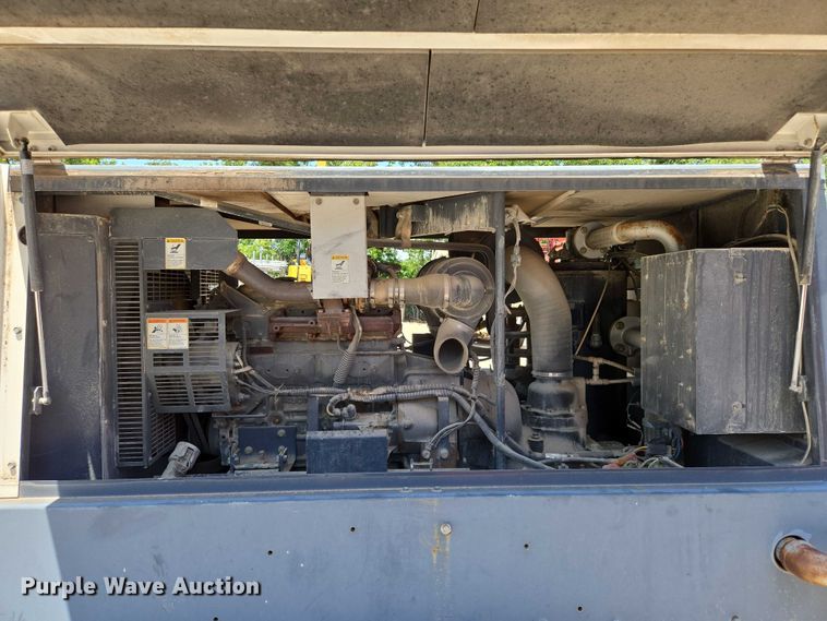 image for item EN8241 2010 EcoQuip EQ400T-A vapor abrasive blast system trailer