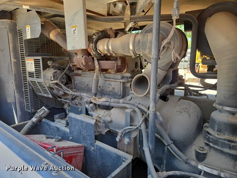 image for item EN8241 2010 EcoQuip EQ400T-A vapor abrasive blast system trailer