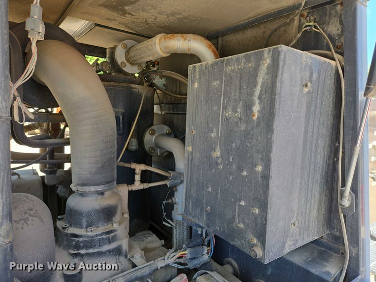 image for item EN8241 2010 EcoQuip EQ400T-A vapor abrasive blast system trailer