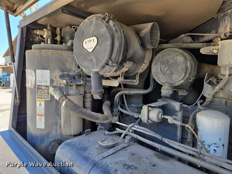 image for item EN8241 2010 EcoQuip EQ400T-A vapor abrasive blast system trailer